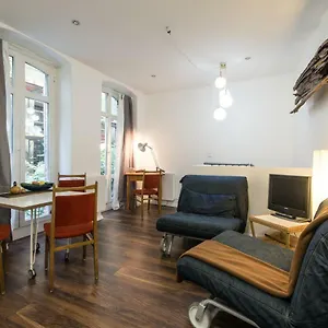 quiet-courtyard-apartment.find-berlin-hotels.com/
